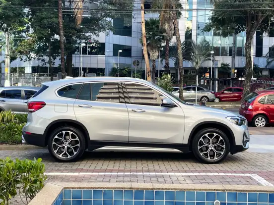 BMW-X1-2.0 16V TURBO ACTIVEFLEX SDRIVE20I X-LINE 4P AUTOMÁTICO BMW-X1-2019