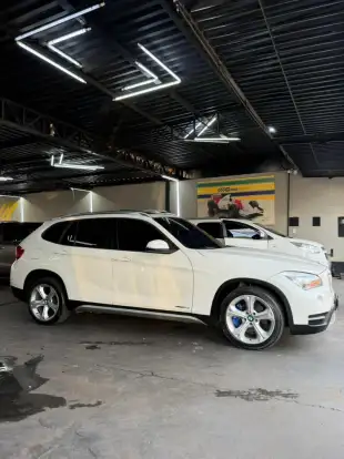 BMW-X1-2.0 16V TURBO GASOLINA SDRIVE20I 4P AUTOMÁTICO BMW-X1-2013
