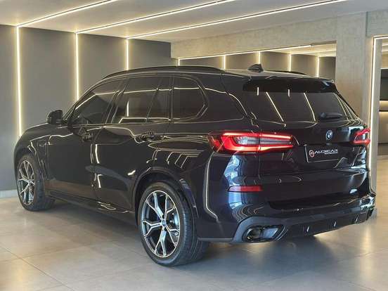 BMW-X5-2021