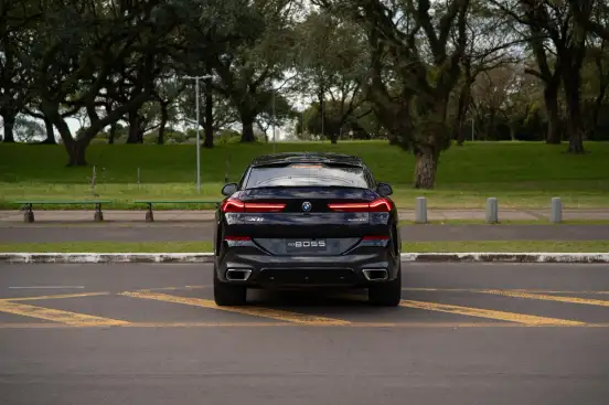 BMW-X6-2023