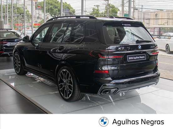 BMW-X7-2025