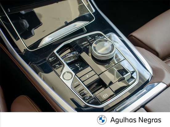 BMW-X7-2025