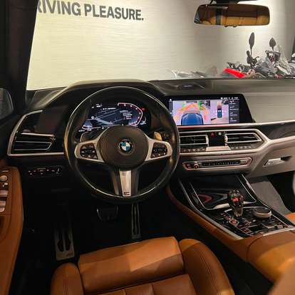 BMW-X7-2021