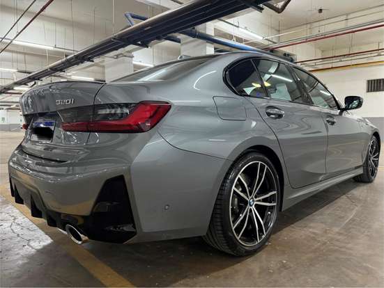 BMW-320i-2022