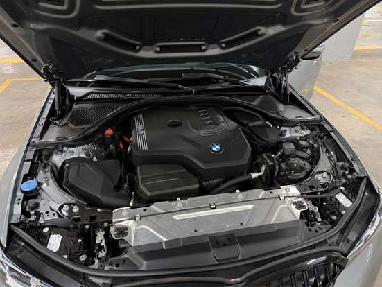BMW-320i-2022