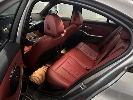 BMW-320i-2022