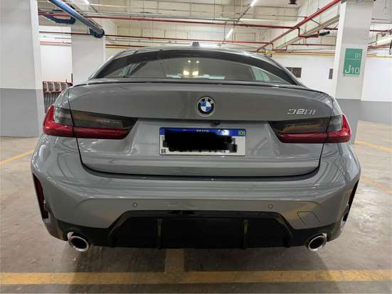 BMW-320i-2022