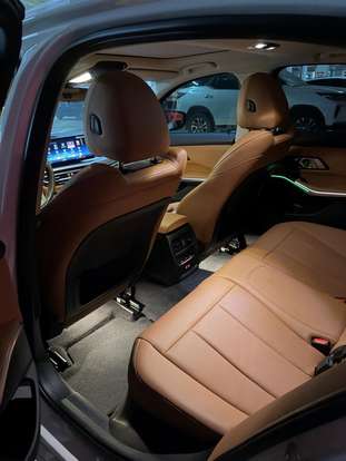 BMW-320i-2022