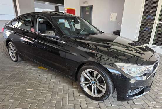 BMW-320i-2013