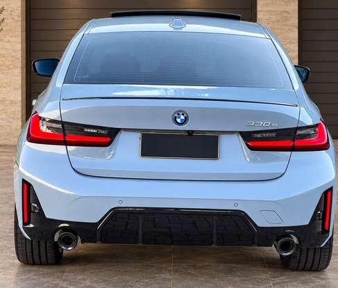 BMW-330e-2022