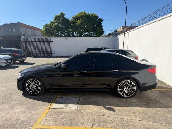 BMW-540i-3.0 24V TURBO GASOLINA M SPORT AUTOMÁTICO BMW-540i-2017