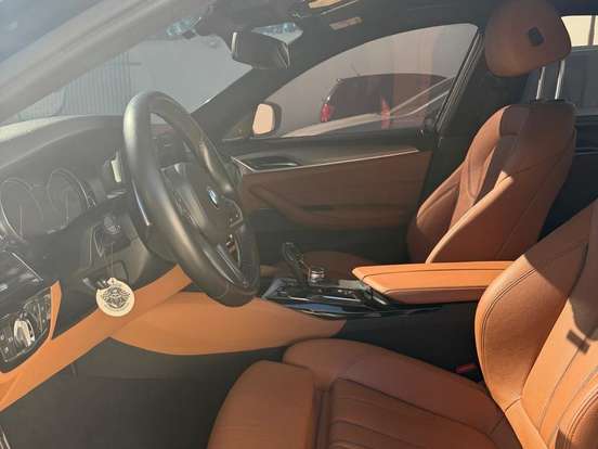 BMW-540i-3.0 24V TURBO GASOLINA M SPORT AUTOMÁTICO BMW-540i-2017