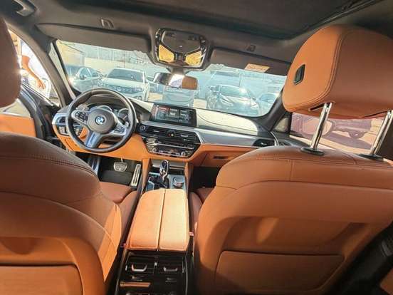 BMW-540i-3.0 24V TURBO GASOLINA M SPORT AUTOMÁTICO BMW-540i-2017