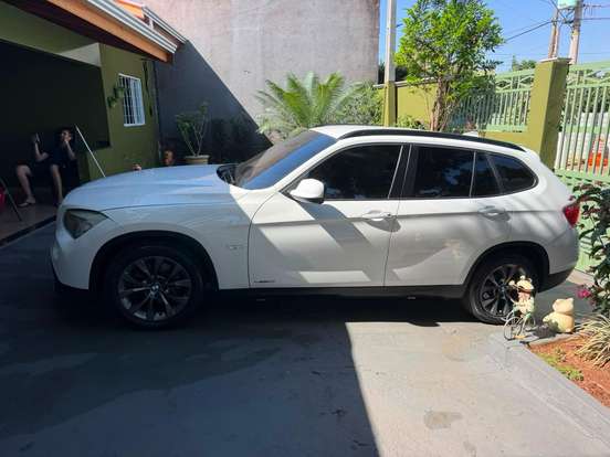 BMW-X1-2011