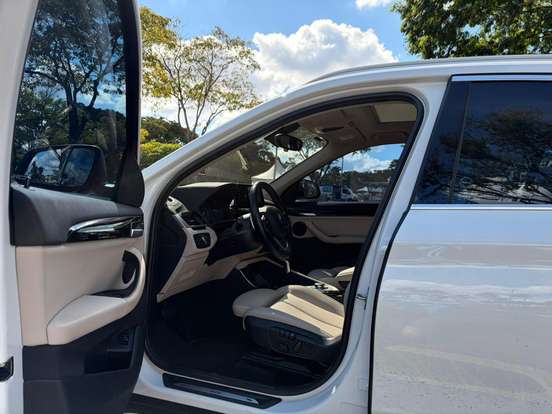 BMW-X1-2021