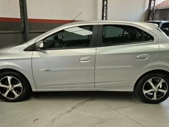 CHEVROLET-ONIX-1.4 MPFI LTZ 8V FLEX 4P AUTOMÁTICO CHEVROLET-ONIX-2017