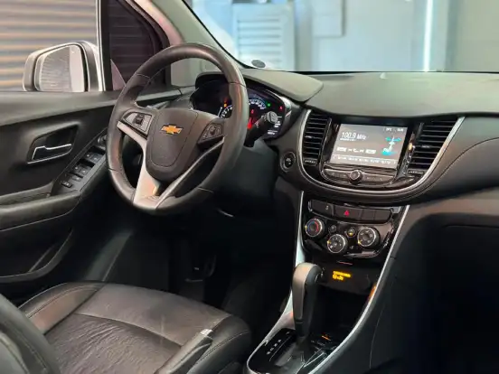 CHEVROLET-TRACKER-2017