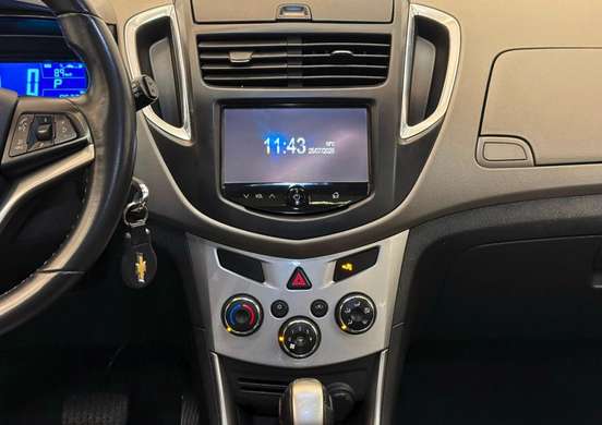 CHEVROLET-TRACKER-2015