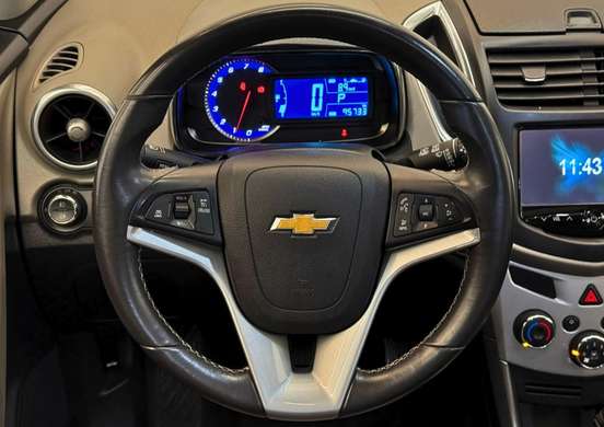 CHEVROLET-TRACKER-2015