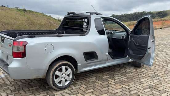 CHEVROLET-MONTANA-2012