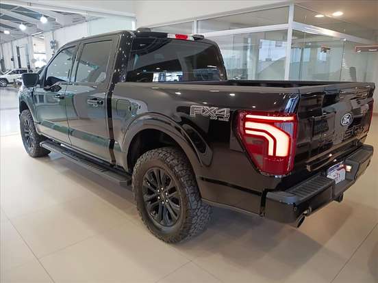 FORD-F-150-5.0 V8 GASOLINA CD LARIAT BLACK FX4 AUTOMÁTICO FORD-F-150-2024