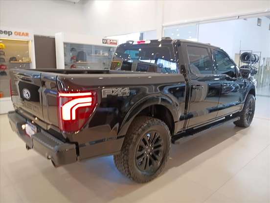FORD-F-150-5.0 V8 GASOLINA CD LARIAT BLACK FX4 AUTOMÁTICO FORD-F-150-2024