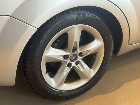 FORD-FOCUS-2010