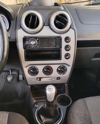 FORD-FIESTA-2010