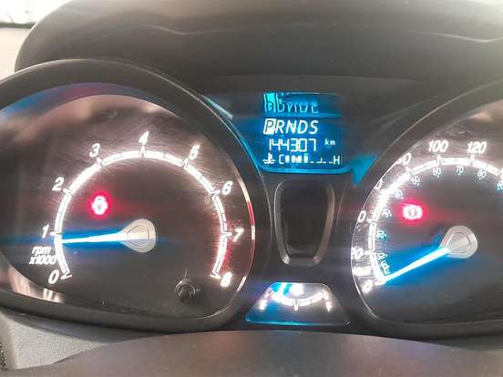 FORD-FIESTA-1.6 SE HATCH 16V FLEX 4P POWERSHIFT FORD-FIESTA-2014