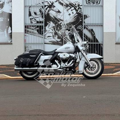 HARLEY-DAVIDSON ROAD KING CLASSIC 