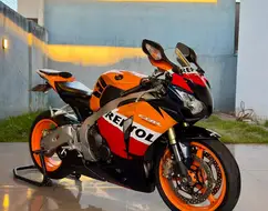 HONDA CBR 1000RR FIREBLADE HONDA CBR 1000RR FIREBLADE
