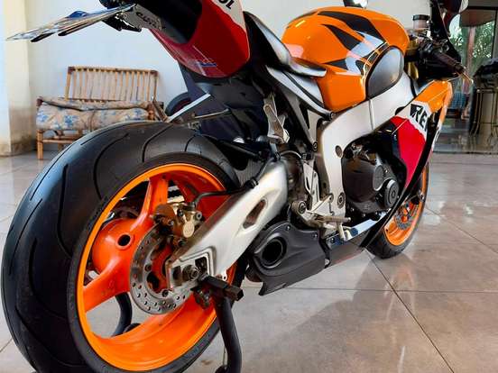 HONDA-CBR 1000RR FIREBLADE HONDA-CBR 1000RR FIREBLADE-2011