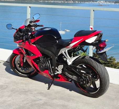 HONDA-CBR 600RR-2010
