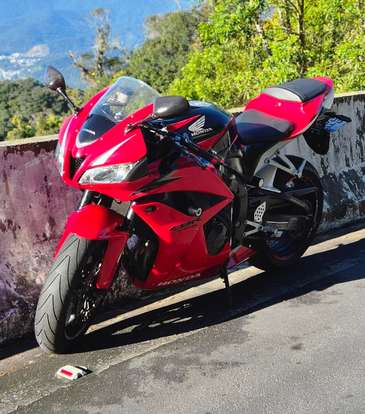 HONDA-CBR 600RR-2010