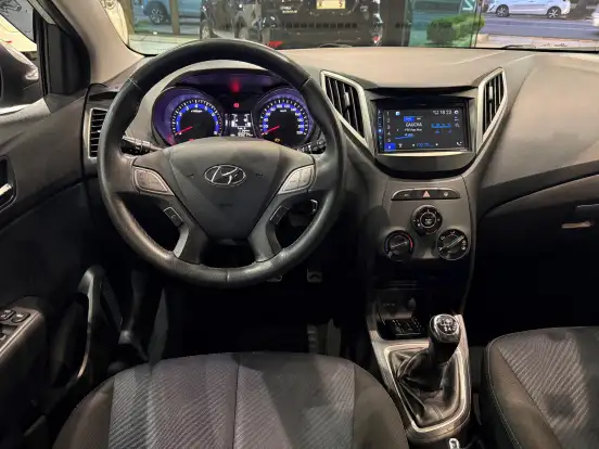 HYUNDAI-HB20X-2015