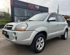 HYUNDAI TUCSON 2.0 MPFI GLS 16V 143CV 2WD GASOLINA 4P AUTOMÁTICO HYUNDAI TUCSON 2.0 MPFI GLS 16V 143CV 2WD GASOLINA 4P AUTOMÁTICO
