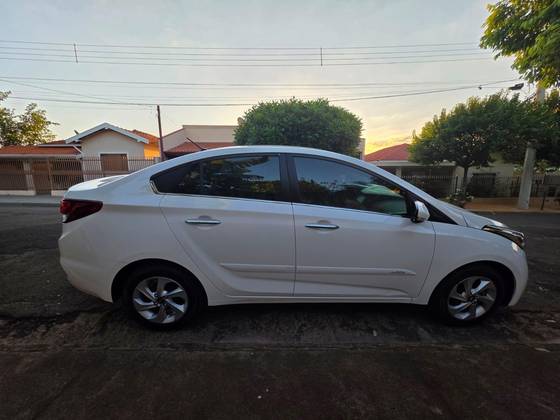 HYUNDAI HB20S 1.6 PREMIUM 16V FLEX 4P AUTOMÁTICO