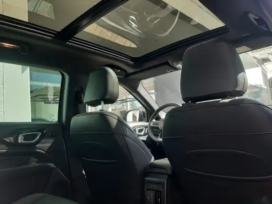 JEEP-COMMANDER-2.0 HURRICANE 4 TURBO GASOLINA BLACKHAWK AT9 JEEP-COMMANDER-2024