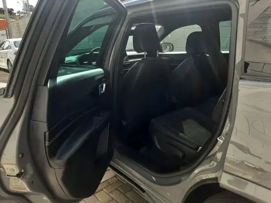 JEEP-COMMANDER-2024