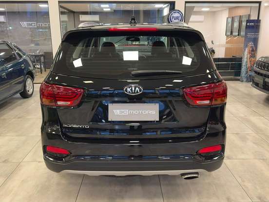 KIA-SORENTO-2.4 16V GASOLINA EX 7L AUTOMÁTICO KIA-SORENTO-2018