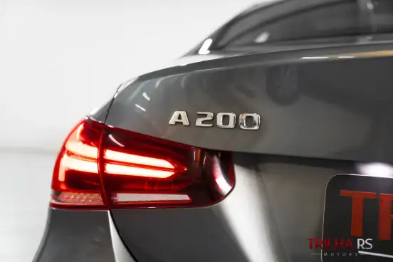 MERCEDES-BENZ-A 200-2019