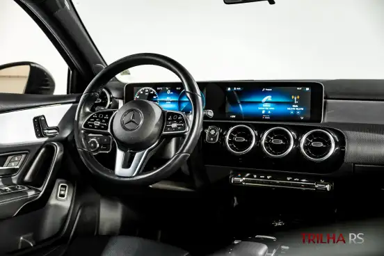 MERCEDES-BENZ-A 200-2019