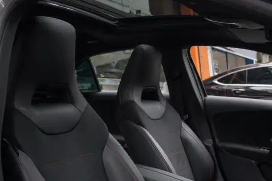 MERCEDES-BENZ-A 200-2023