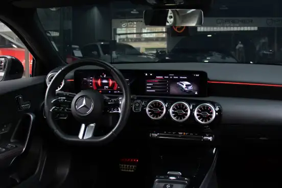 MERCEDES-BENZ-A 200-2023