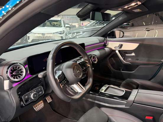 MERCEDES-BENZ-CLA 200-2024