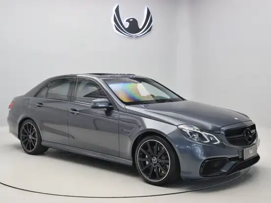 MERCEDES-BENZ-E 63 AMG-5.5 V8 32V BI-TURBO GASOLINA 4P AUTOMÁTICO MERCEDES-BENZ-E 63 AMG-2013