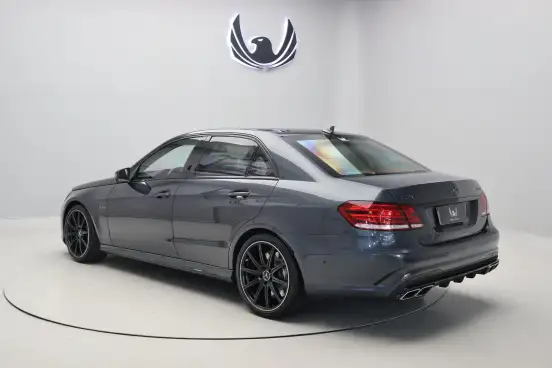 MERCEDES-BENZ-E 63 AMG-5.5 V8 32V BI-TURBO GASOLINA 4P AUTOMÁTICO MERCEDES-BENZ-E 63 AMG-2013