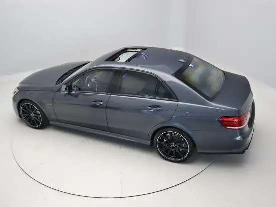 MERCEDES-BENZ-E 63 AMG-5.5 V8 32V BI-TURBO GASOLINA 4P AUTOMÁTICO MERCEDES-BENZ-E 63 AMG-2013