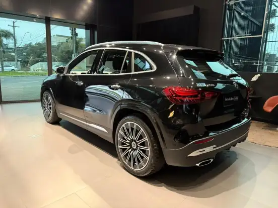 MERCEDES-BENZ-GLA 200-2025