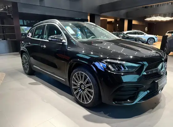 MERCEDES-BENZ-GLA 200-2025